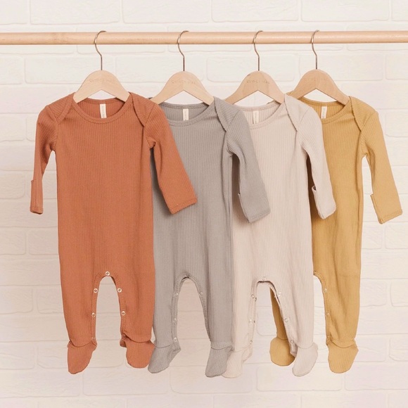 Quincy Mae Other - GUC QUINCY MAE Ribbed Footie Size 6-12 months in Honey